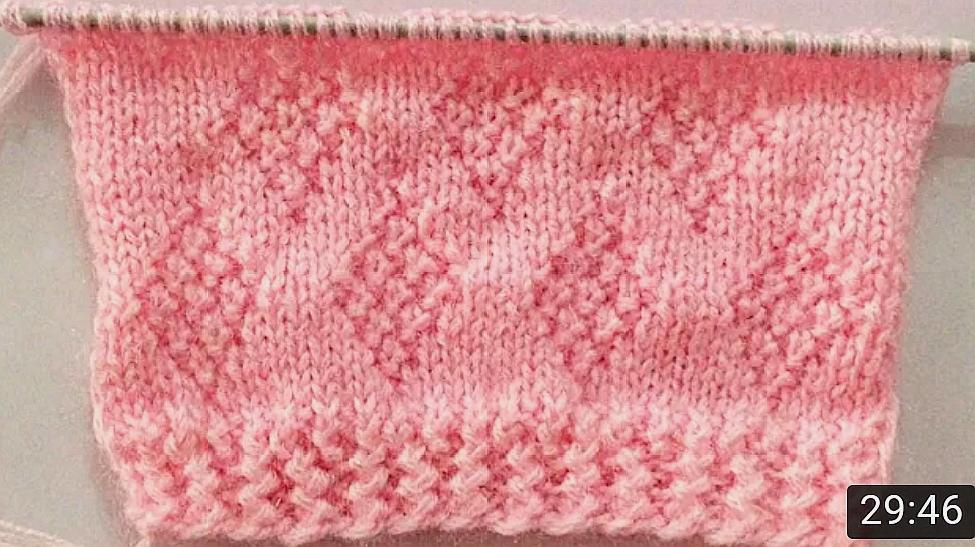 26  来源:未知-棒针编织方块跟树叶子交叉的花样,整洁又美观,编织毛衣