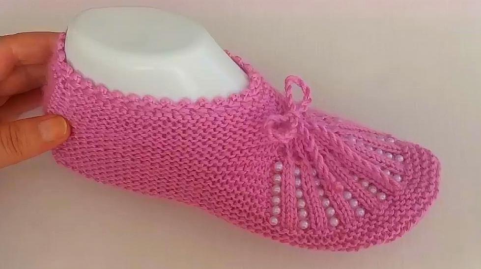 棒针编织美丽的一片式女性春季地板袜,织法简单,适合新手