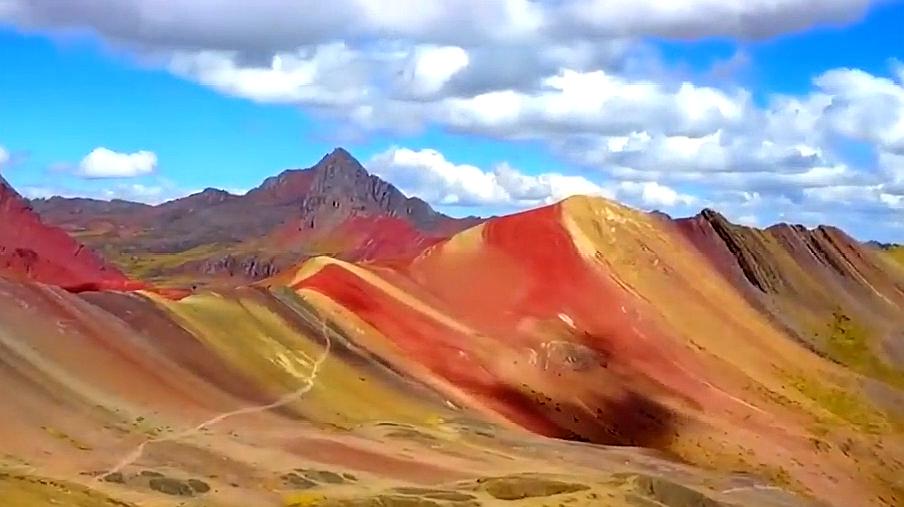 秘鲁的彩虹山,知名的网红景点,海拔5000米徒步十公里才能看到