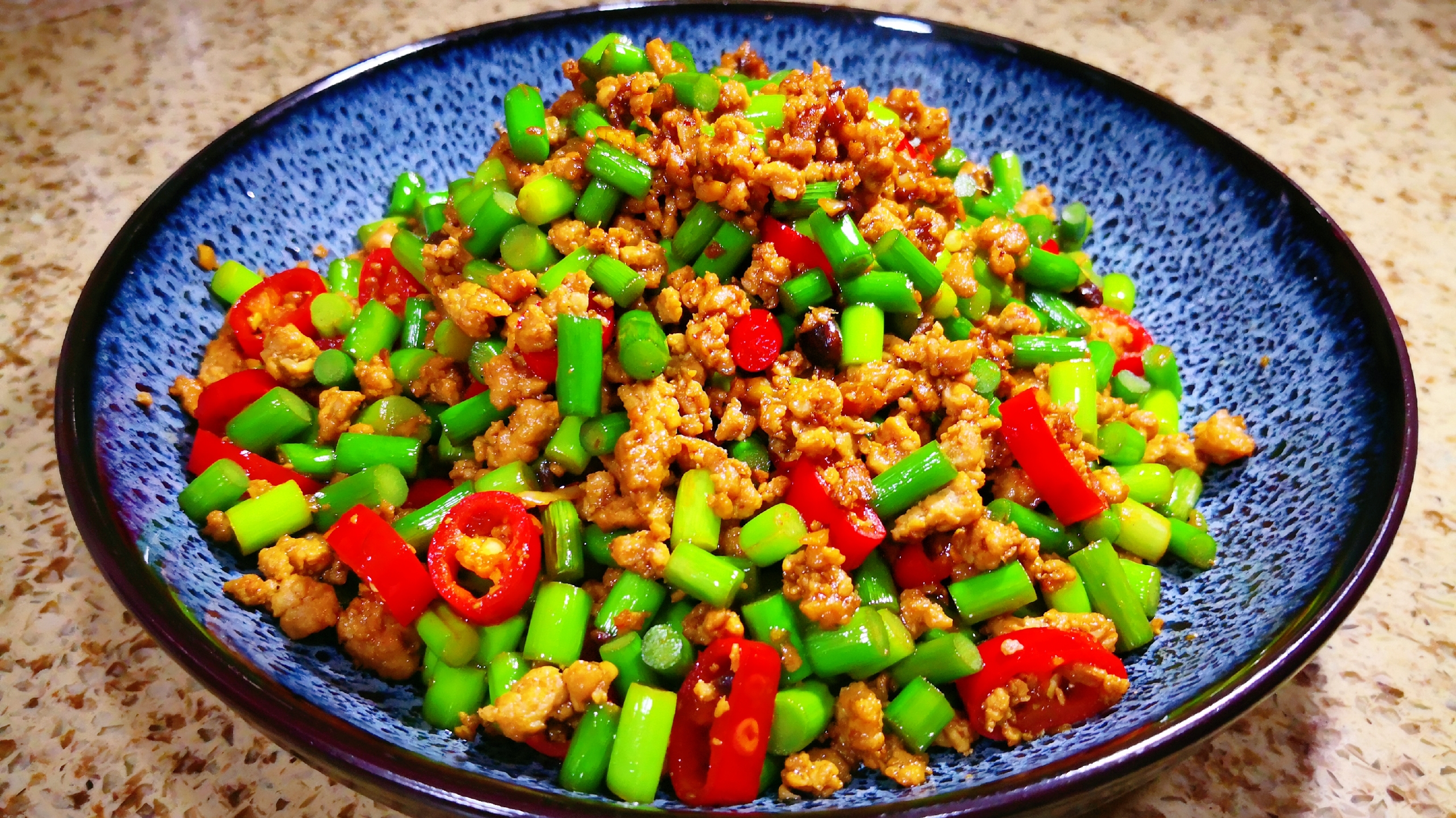 分享六道家常美食:卤肥肠上榜,南乳鸡翅肉香味美真解馋!