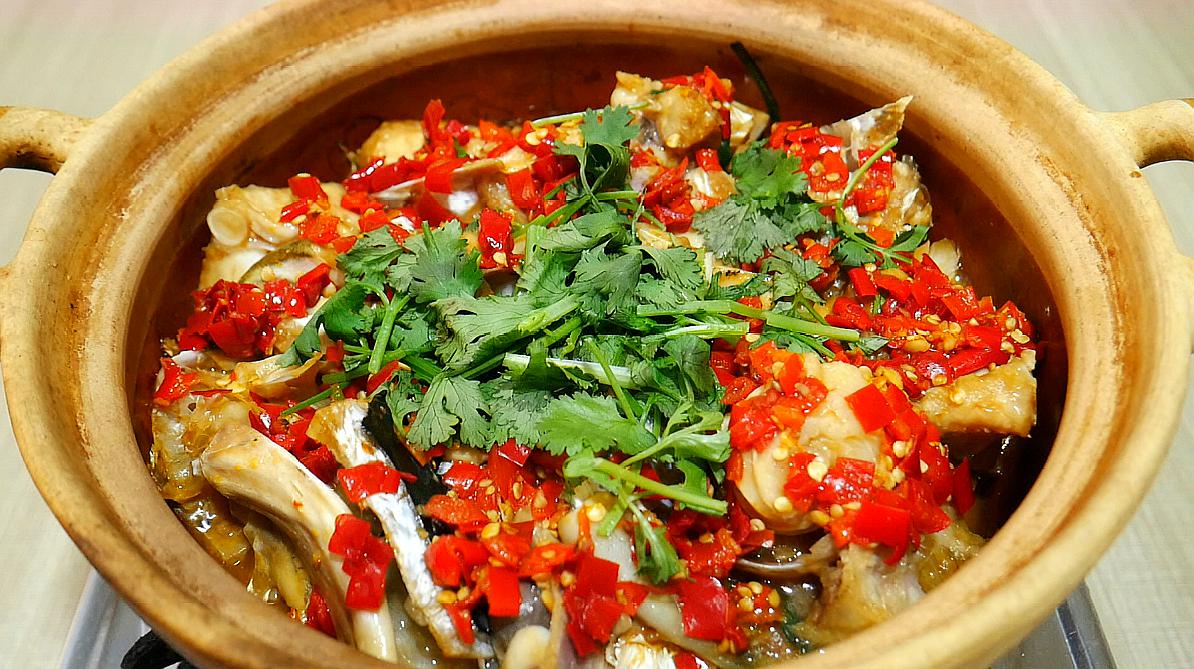 湘菜大厨教你"砂锅焗鱼头"最好吃的做法,鲜香嫩滑,营养又美味