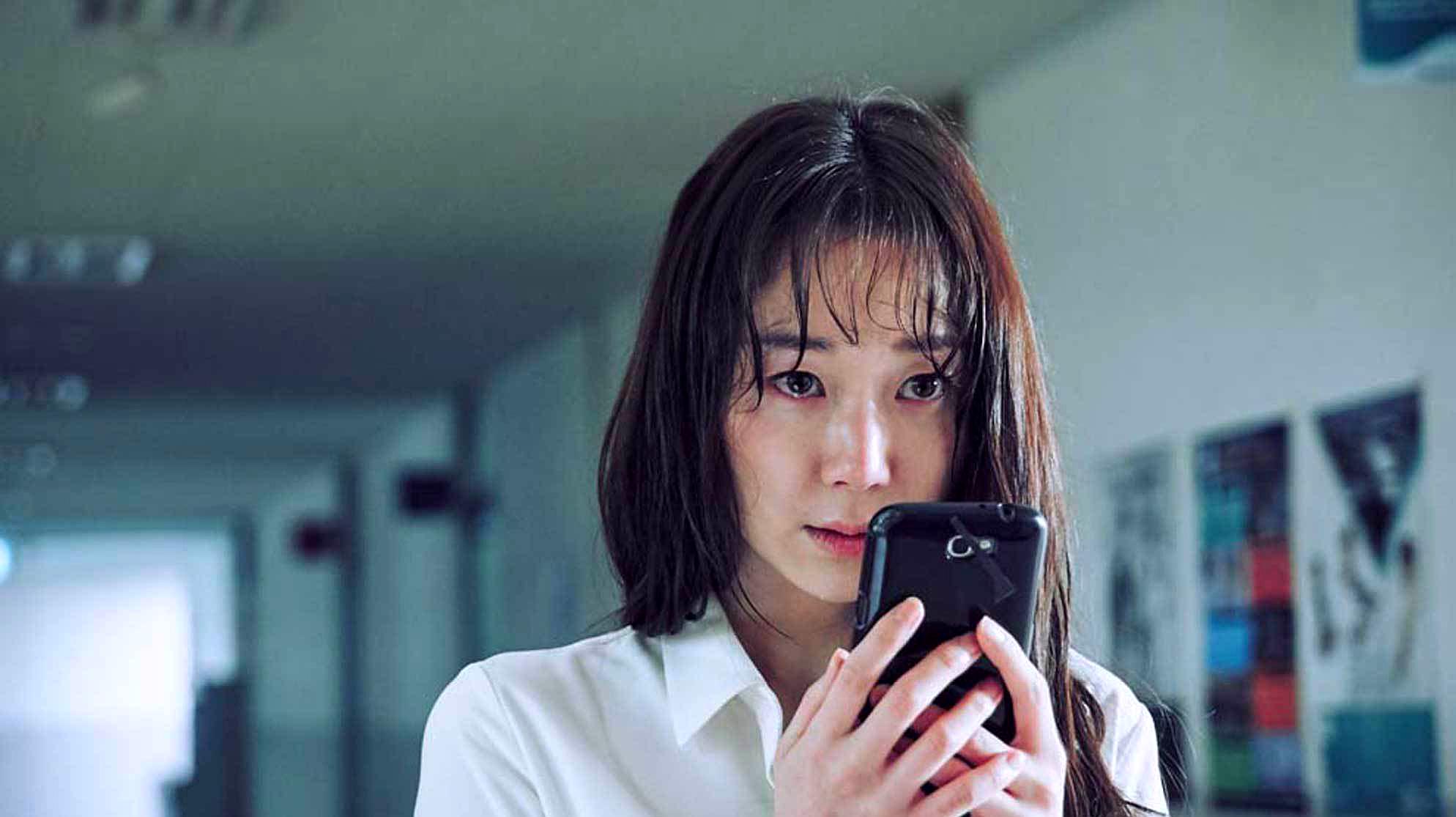 韩国犯罪片《记得我》美女老师不慎落入学生们的陷阱里!