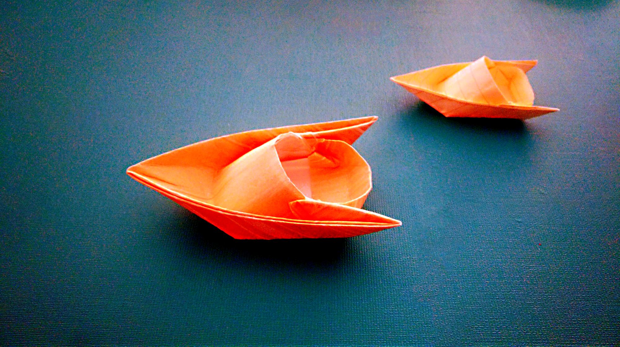 很酷的快艇小船折纸教程,步骤其实很简单,小朋友看到会很喜欢