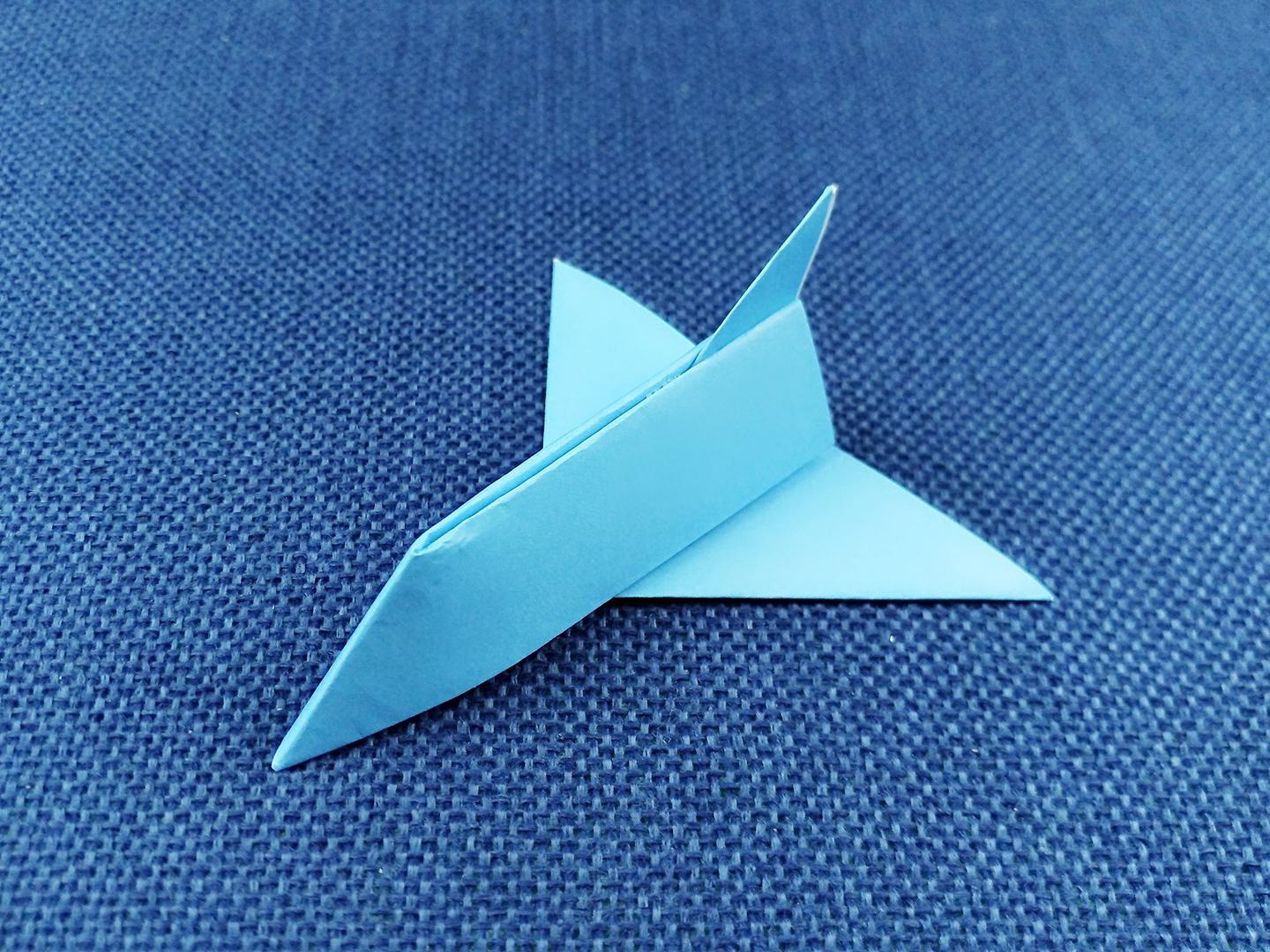 1纸飞机的创意折法 2立体纸飞机的折法  01:10  来源:经验视频-巧手