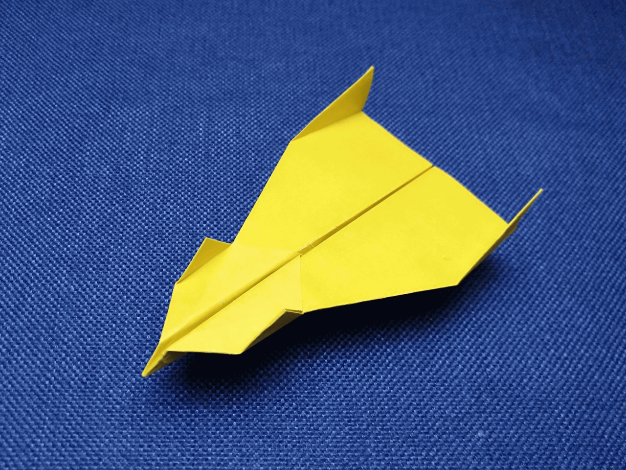 3战斗纸飞机的折法  01:11  来源:经验视频-折纸战斗纸飞机小秒招 4