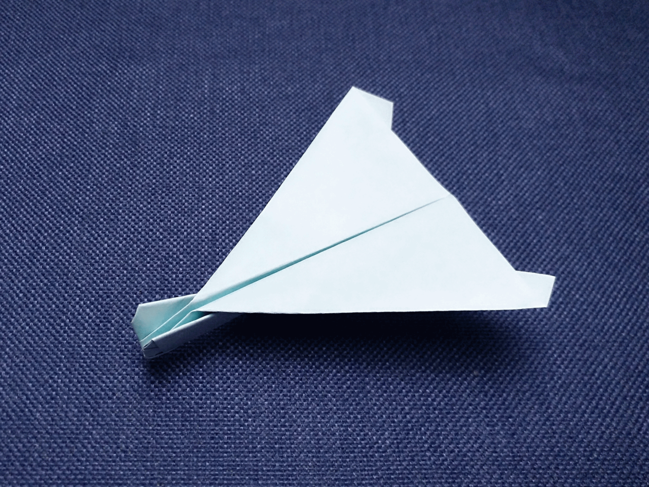 纸飞机怎么折?