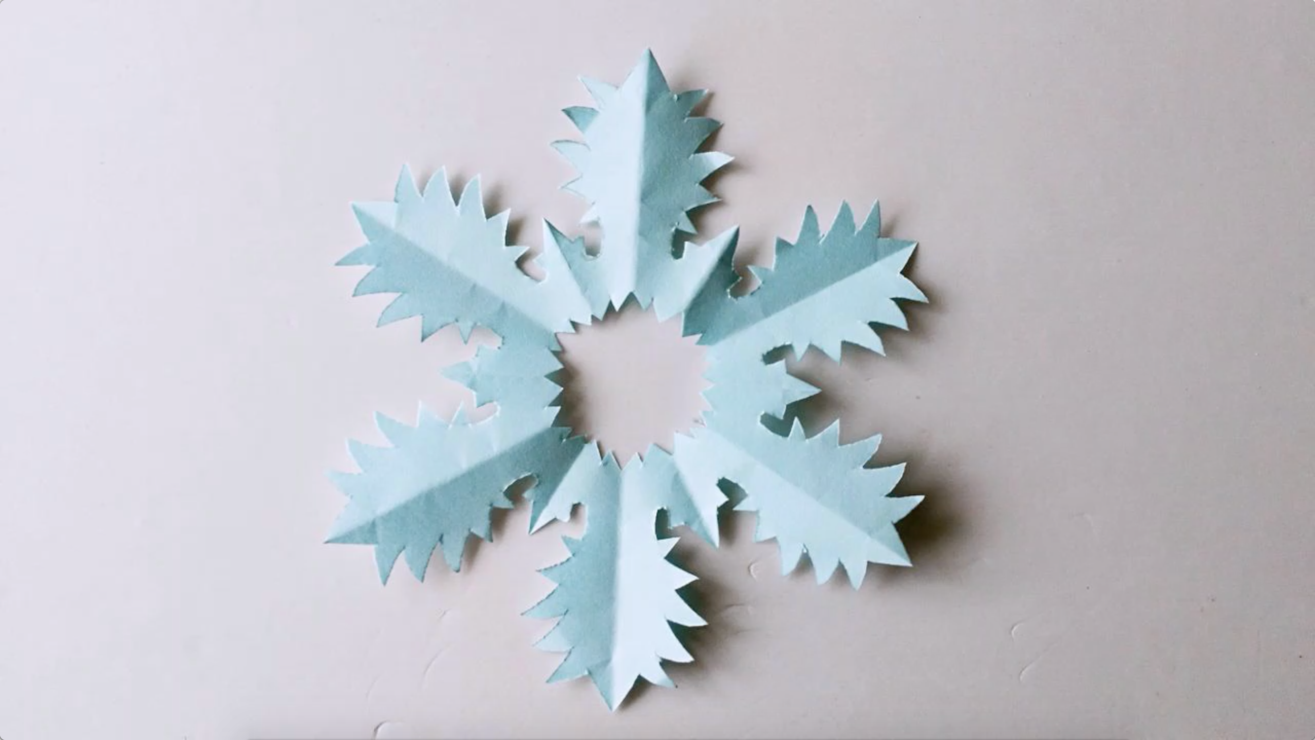 2雪花剪纸—冰雪花 02:26 来源:经验视频-亲子手工:冰雪花剪纸 3