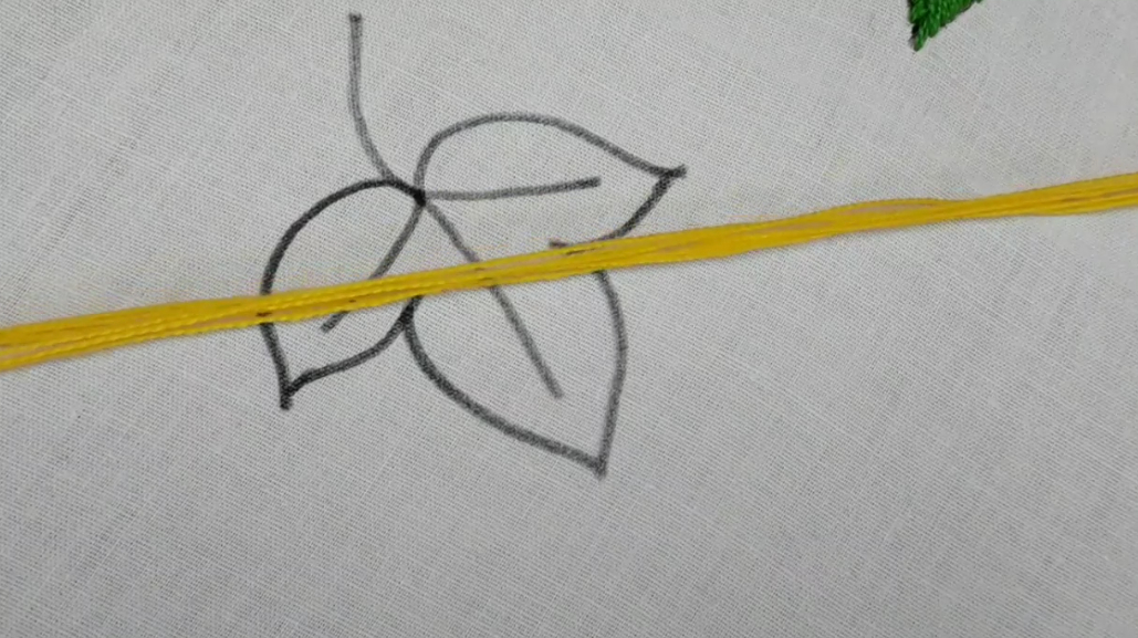 手工刺绣简单的叶子图案,绣在衣服上好别致啊