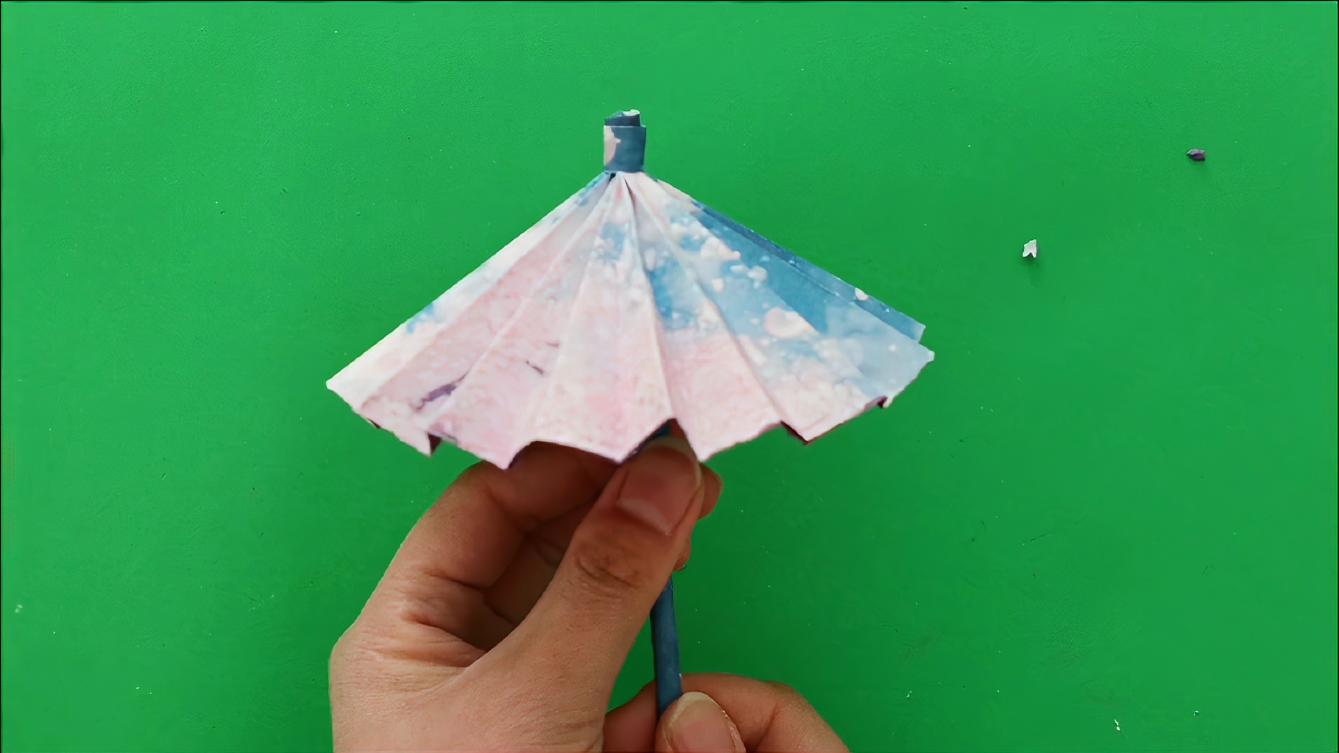 可以伸缩自如的折纸小雨伞