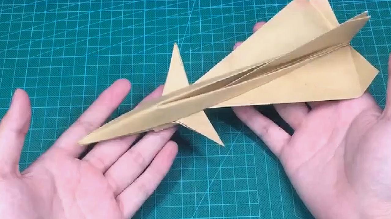 纸飞机还能这样折,超逼真的歼10战斗机