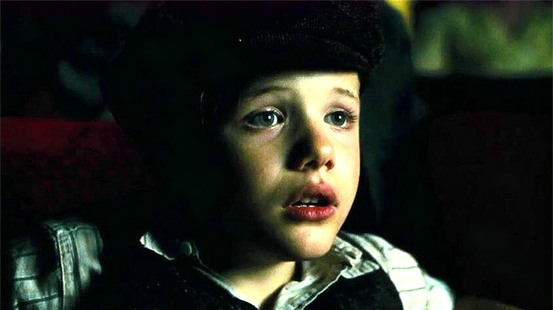 《小男孩》小男孩在电影院,他看到了什么让他触目惊心_艾米丽·沃森