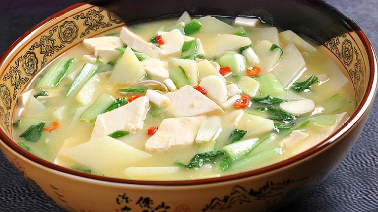大白菜炖豆腐,虽然特别简单,但是味道真的很鲜美哦