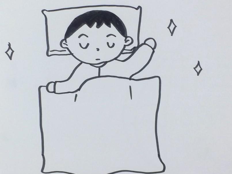 先画出一个睡着的小男孩,然后画出枕头和被子,最后涂上颜色就可以了