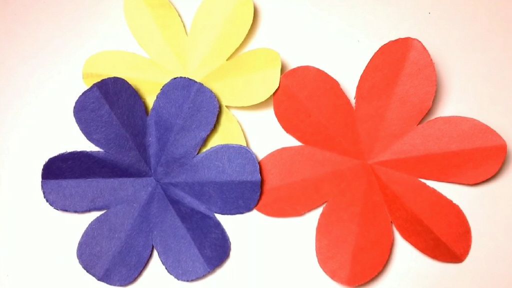 超级简单的剪纸花朵花样教学,只需要折几下,剪一刀就可以了