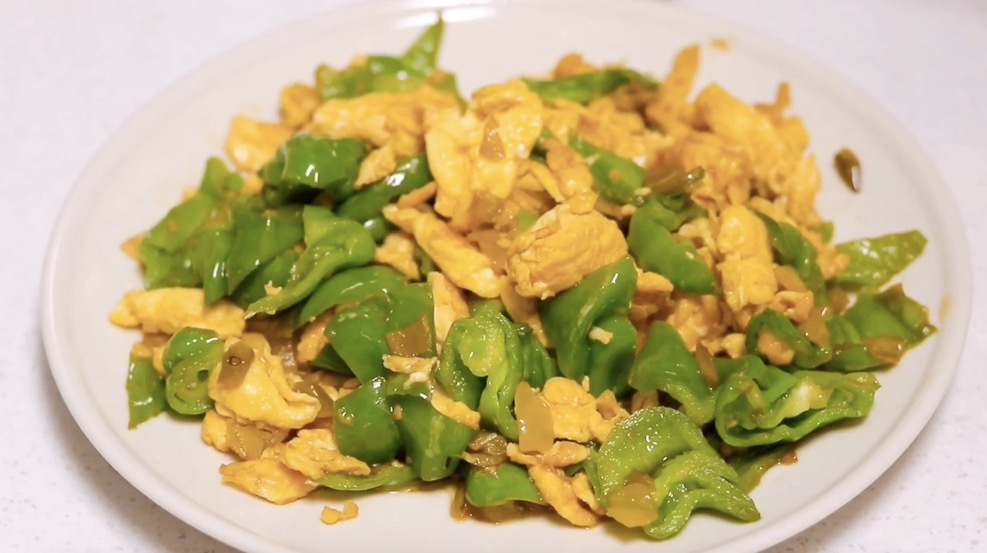 1 01:32 来源:好看视频-青椒炒鸡蛋,简单的食材,做出最朴实的美味