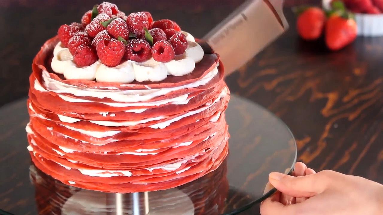 超治愈的草莓千层蛋糕,切开真令人惊喜,看着就好想吃