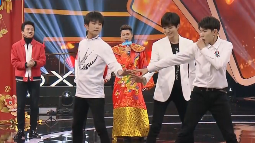 《王牌对王牌》精彩片段,沈腾现场表演兰花指,tfboys