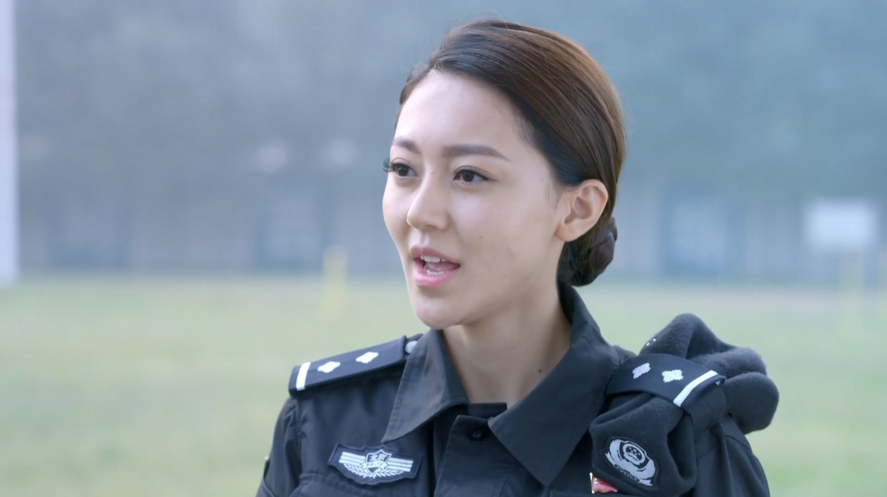 12016年《警花与警犬:倪娜—女子训犬队的警花.