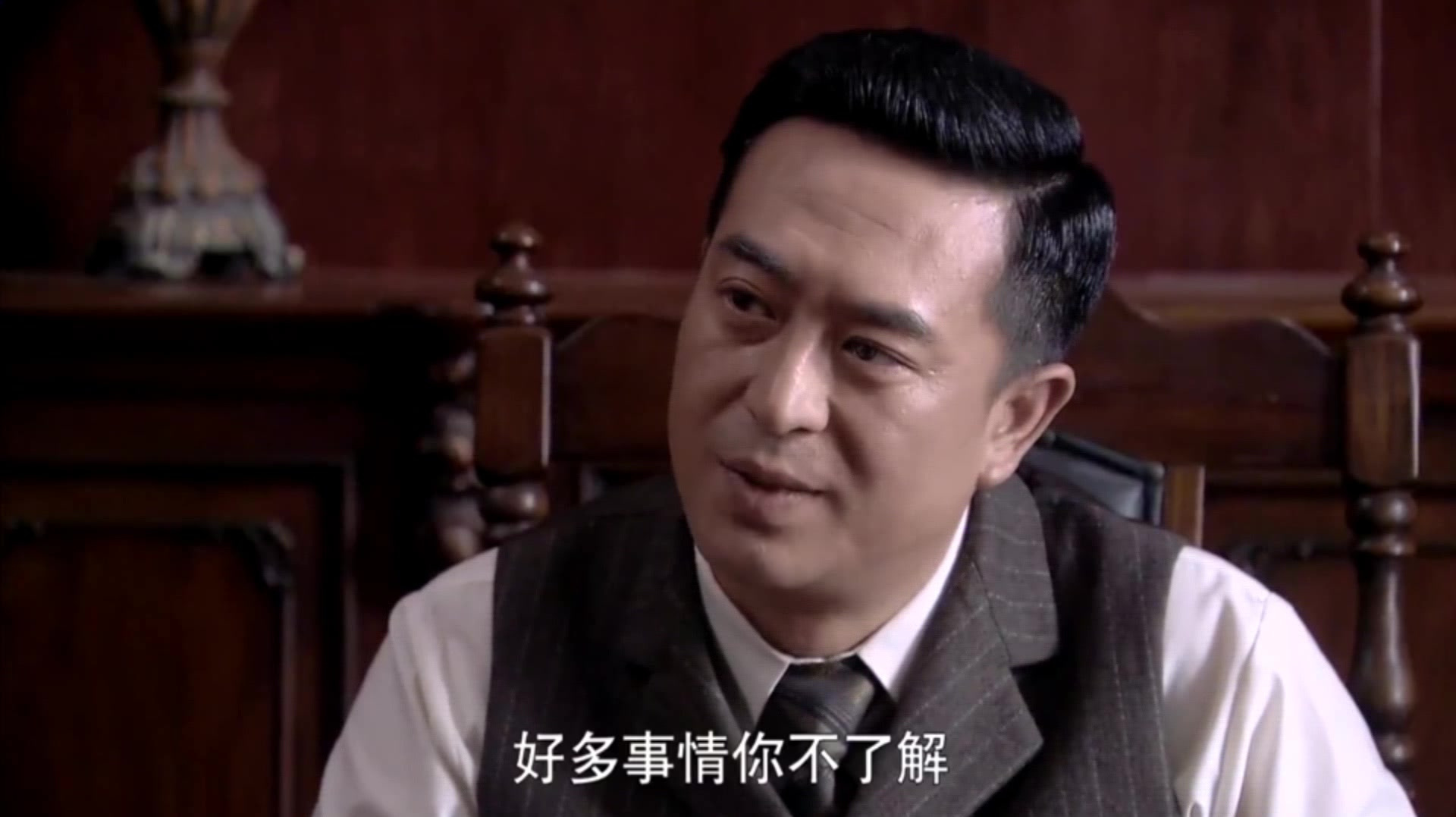 悬崖:任长春给周乙送东西,周乙谢绝了,他这样解释,周乙才收下