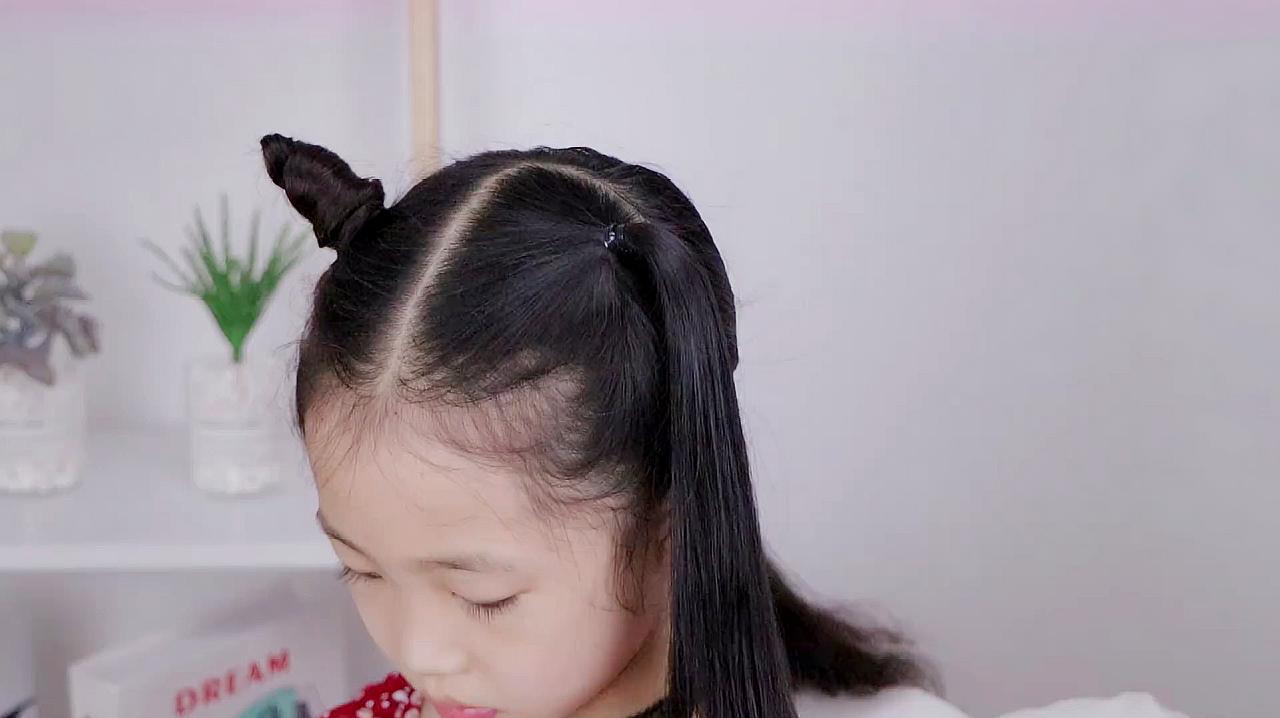 橡皮筋随便绑绑就能扎款漂亮发型 服务升级 3小女孩发型设计方法三