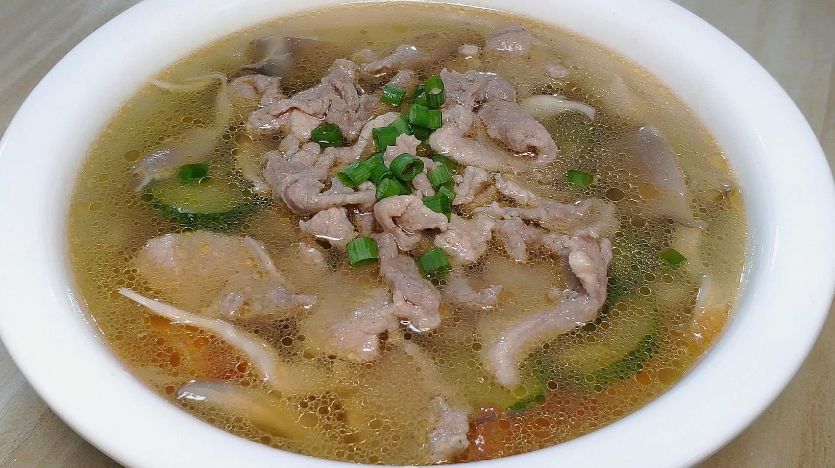 三鲜肉片汤的做法,大冬天来上一碗,开胃又暖身,做法也简单