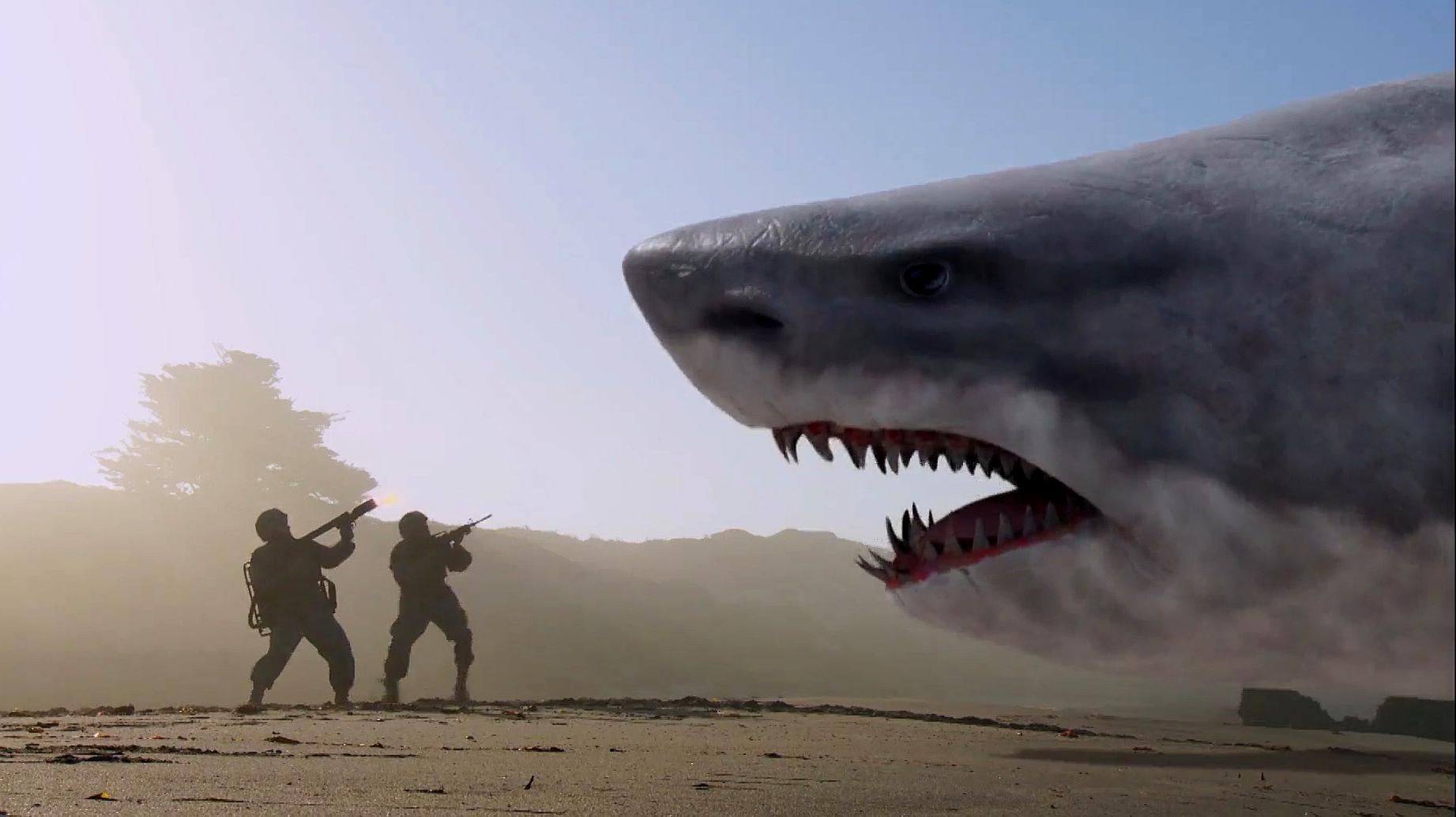 远古巨鲨上岸找食物,看到军方在演习,张口就来了顿美餐