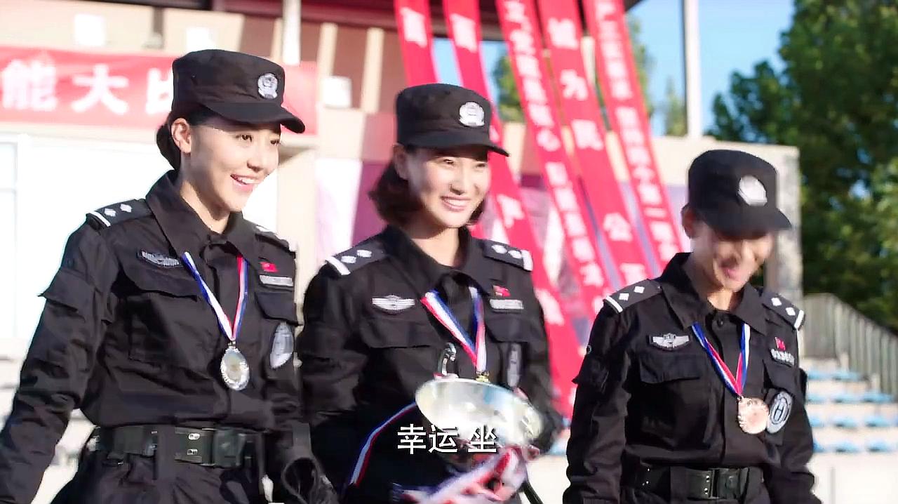 回顾电视剧《警花与警犬》片段,惊喜再现美女与警犬的