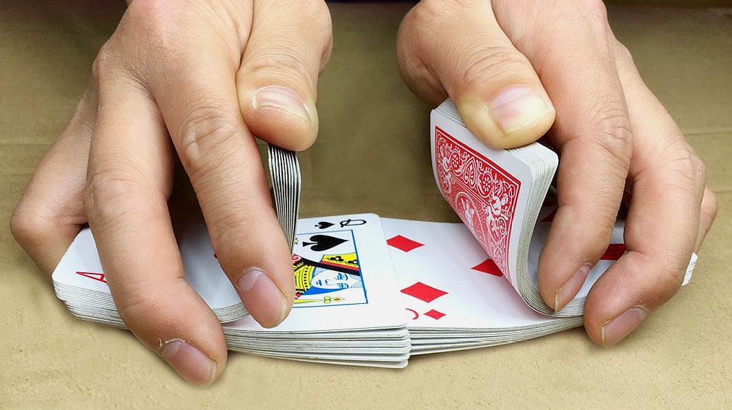 教你怎么玩简单的扑克牌魔术?