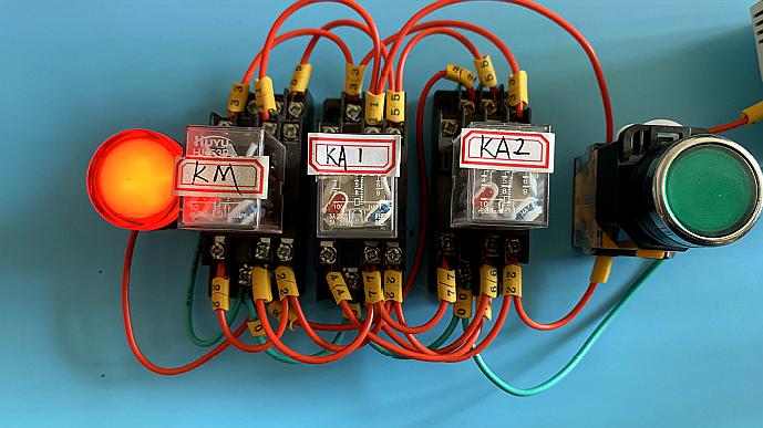 11电工知识:三相异步电动机正反转接线步骤一一讲解,运行演示  09:14