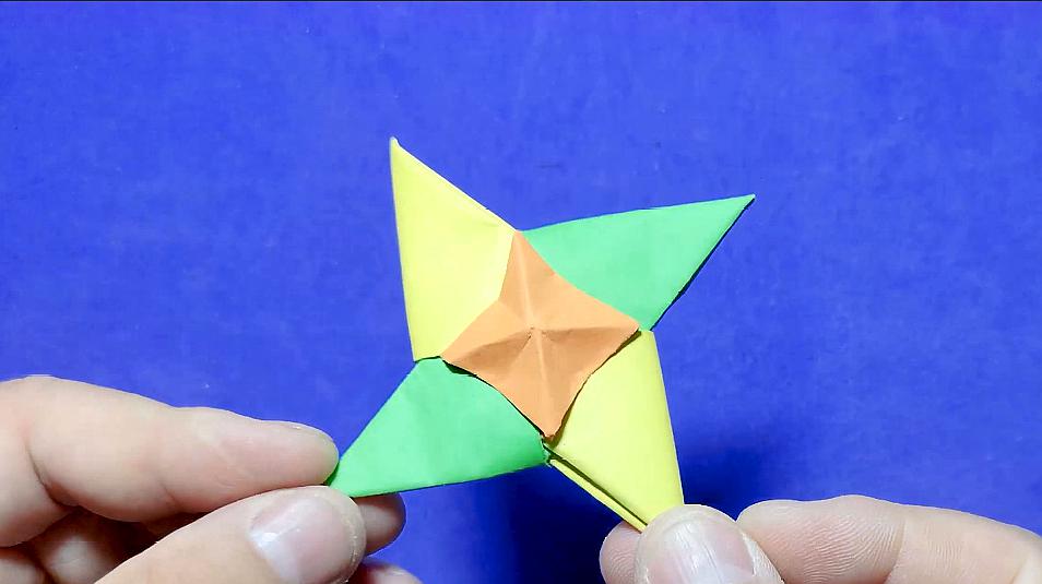 折纸教程:简易彩色陀螺,转起来就像个小彩虹