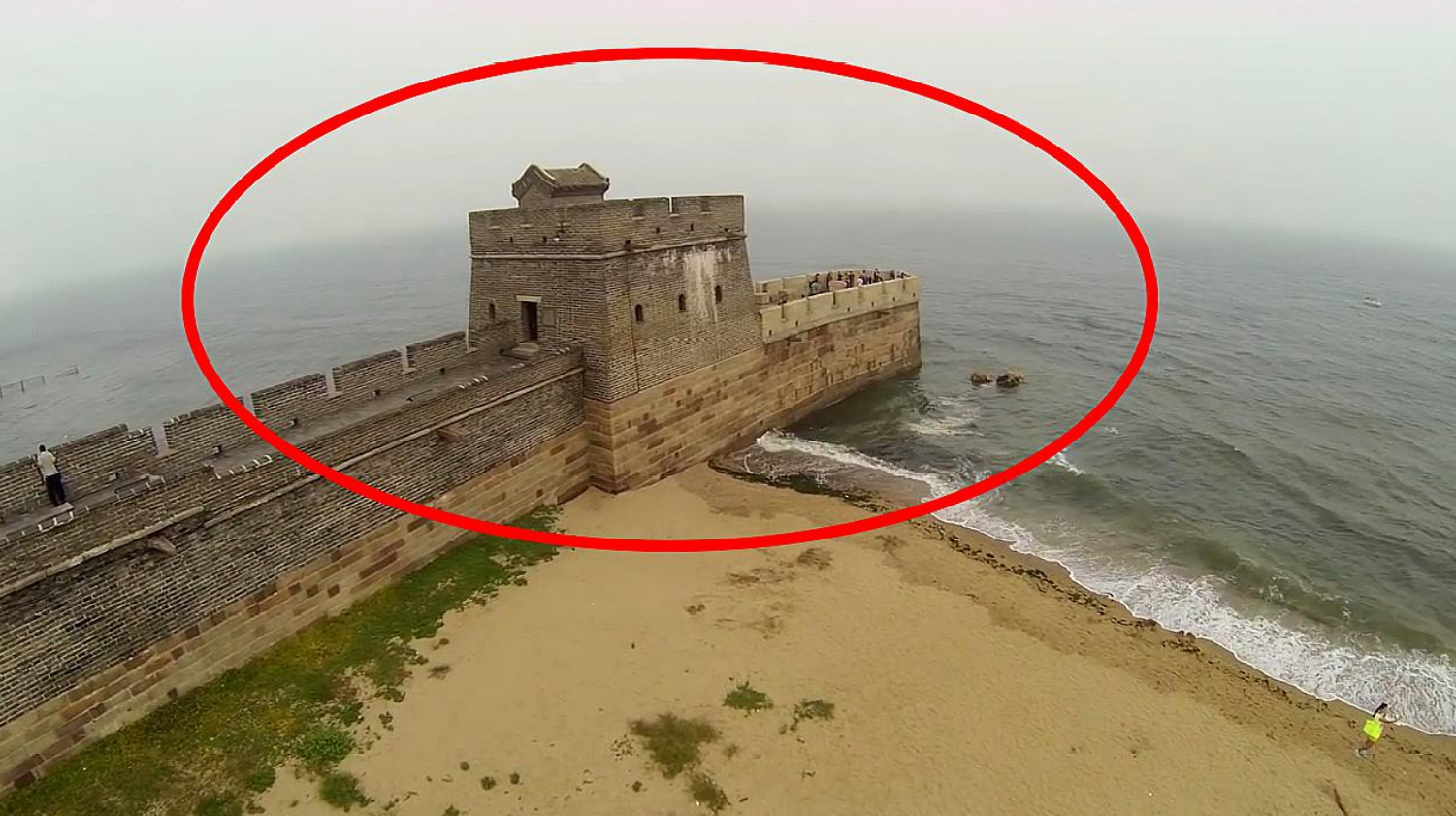 中国万里长城尽头竟然在大海中?老外看后直呼:中国人真聪明