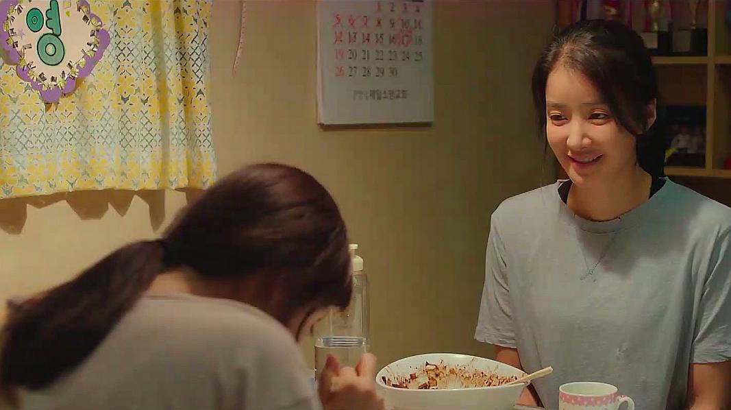 2019韩国最新动作电影《姐姐》,出狱后的姐姐终于见到妹妹!