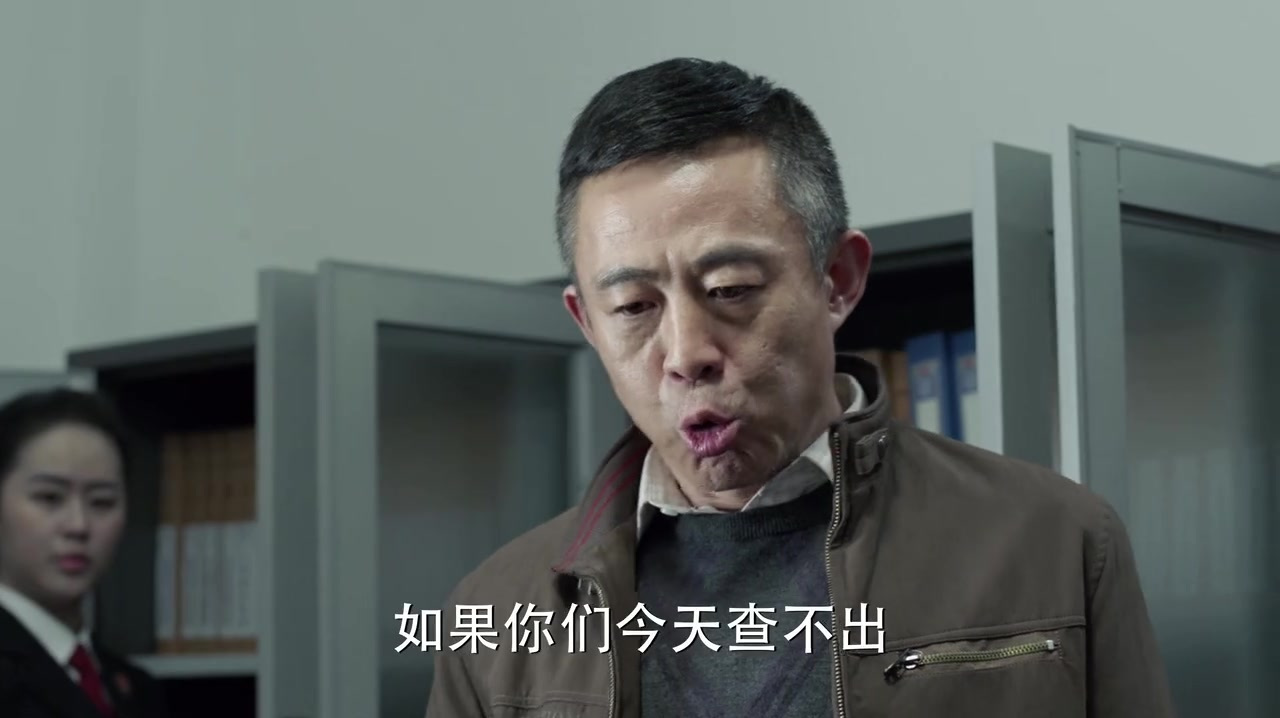 人民的名义:侯勇老师狂飙演技,砸书拍桌子,这段小鲜肉可学不来
