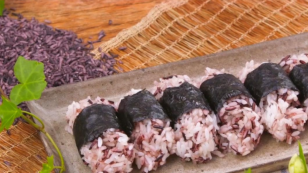 紫米饭团的做法,教你紫米的新吃法,活血又养颜