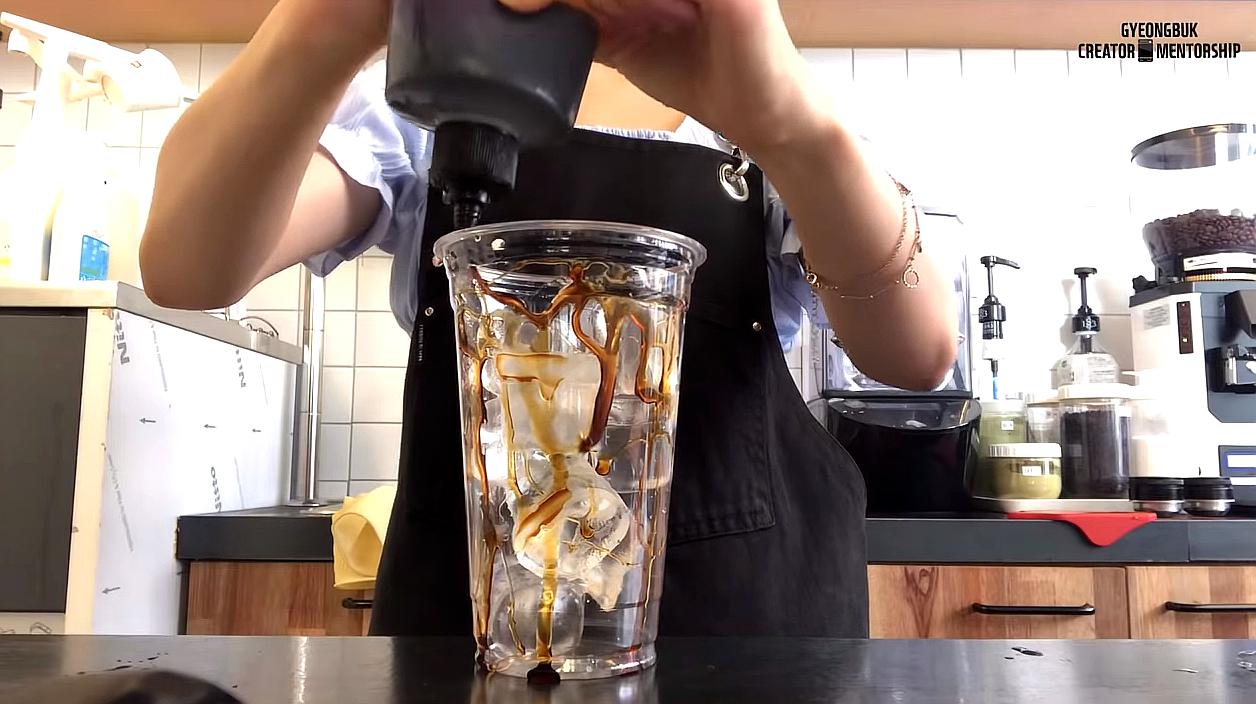 00:52  来源:好看视频-怎么做奶茶,超级简单的教学视频,在家也可以