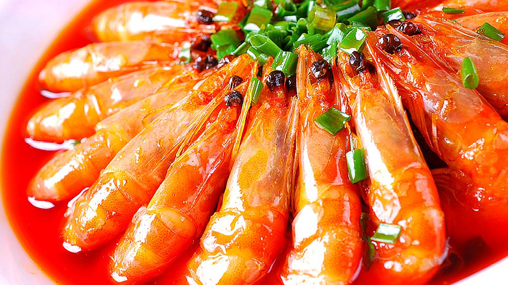 大厨教你油焖大虾的做法,教程详细简单易学,外壳焦脆虾肉鲜嫩