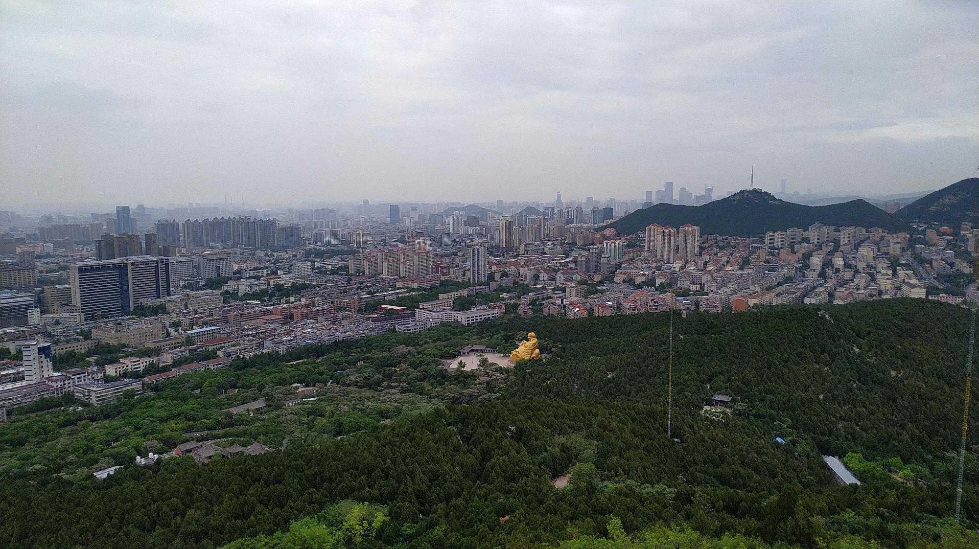 游济南,在千佛山,站在山顶俯瞰泉城美景