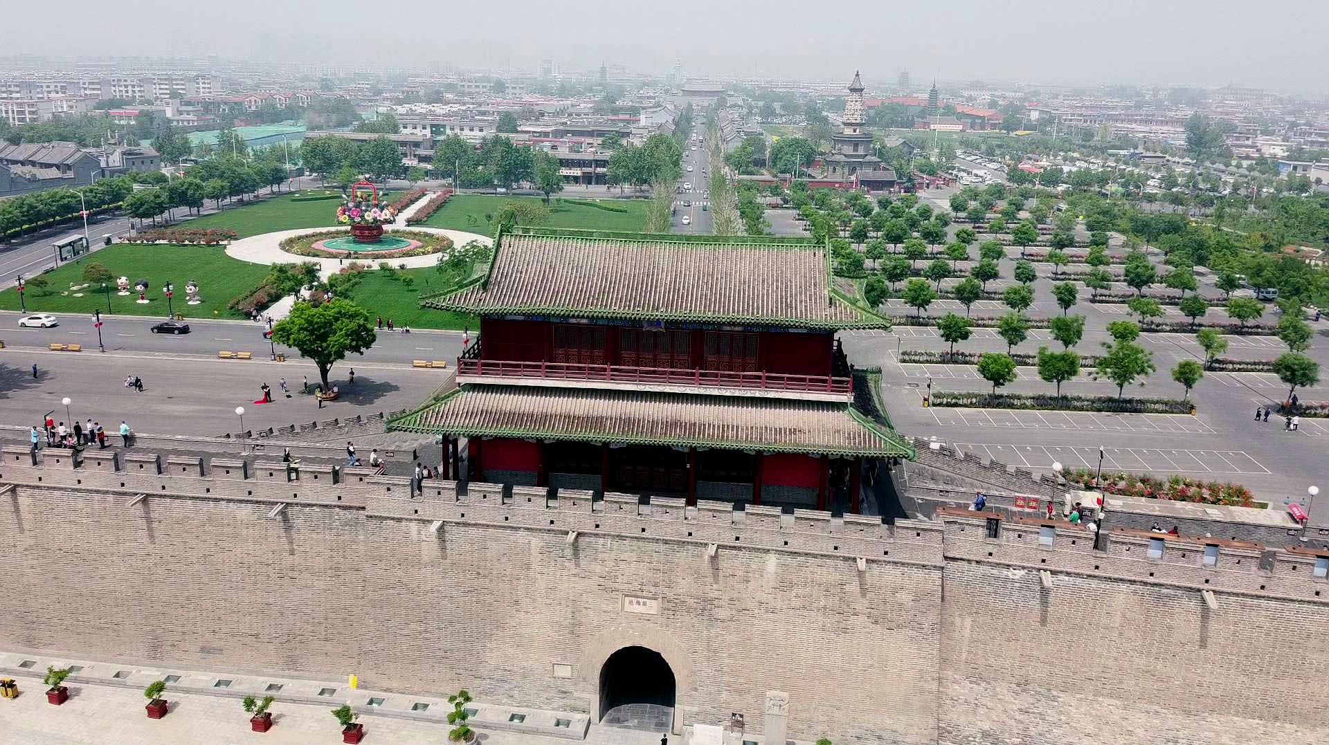 3正定景点:首先是广惠寺,建筑风格独特,宗教氛围浓郁,然后是正定城墙