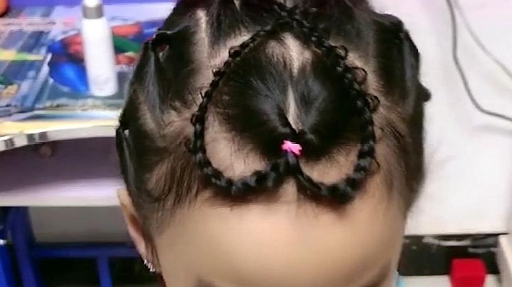小女孩发型绑扎方法