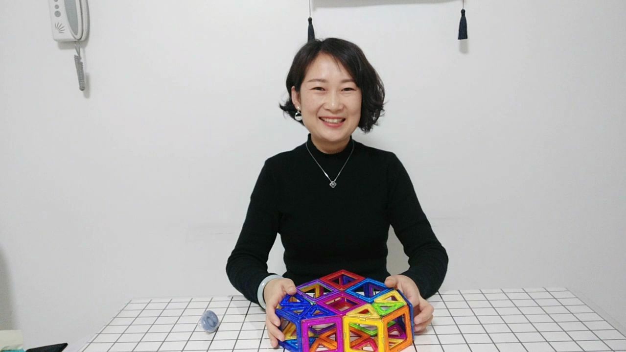 芒果姐姐教你如何用磁力片搭建爱心