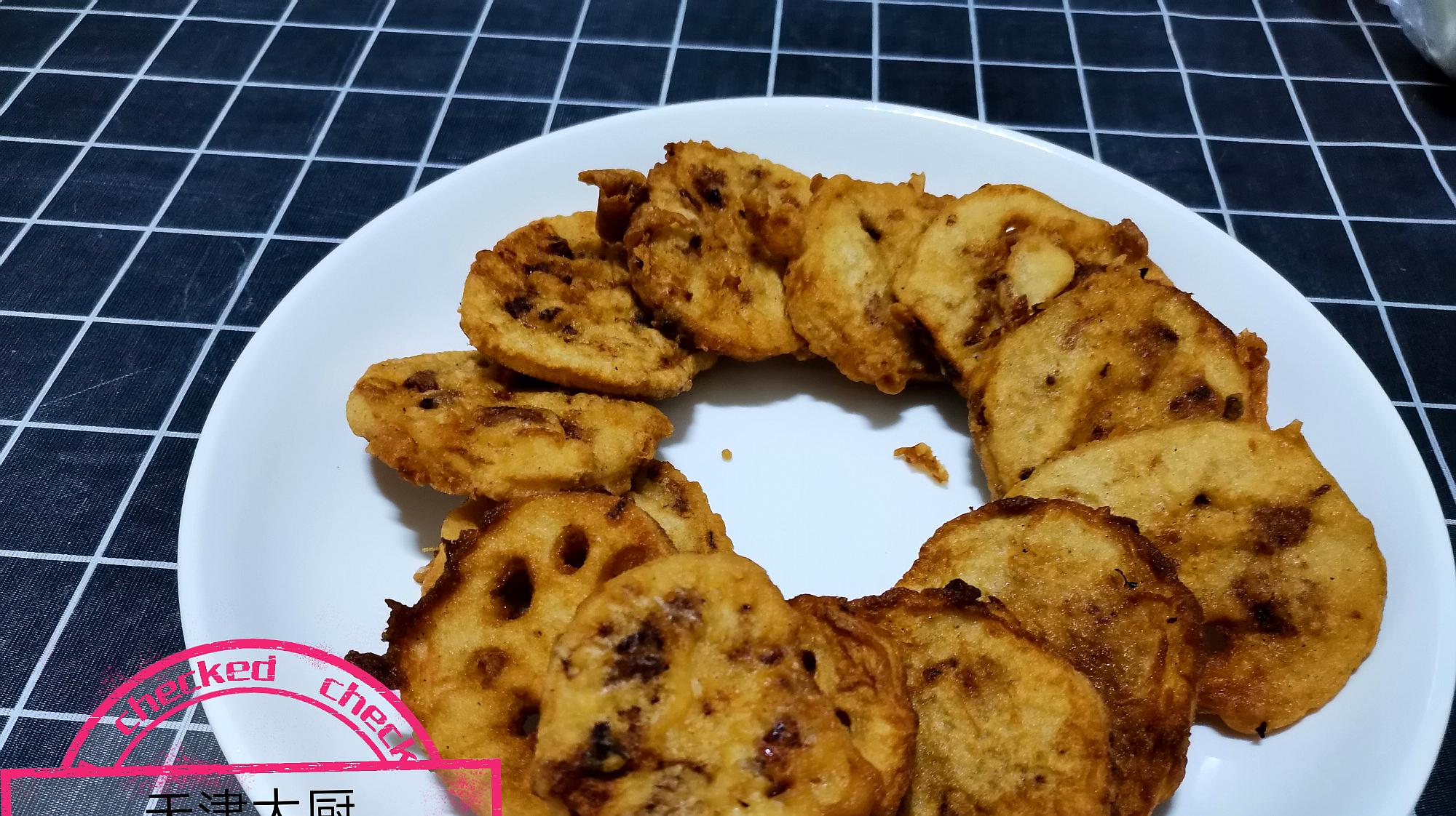 天津大厨教您"炸藕夹"传统做法,大饼一加,还饿吗?