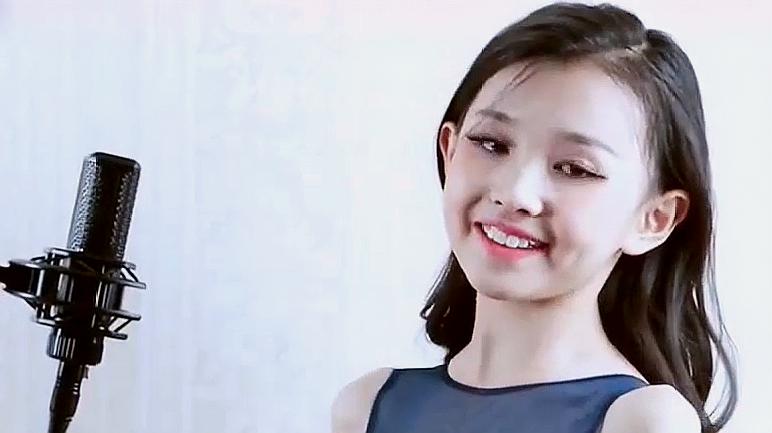 10岁网红宋小睿翻唱《赤伶》,戏腔一出让人起鸡皮疙瘩,小看她了