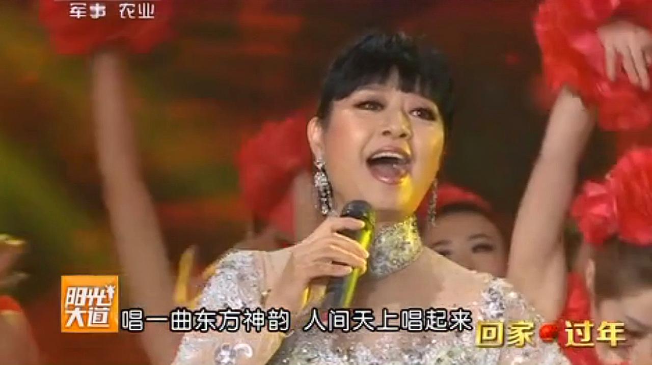 殷秀梅演唱《中国大舞台》,不愧是美声皇后,难以让人超越!