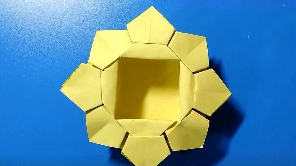 00:59  来源:好看视频-手工折纸教程:有一个折出漂亮桃心的方法,简单