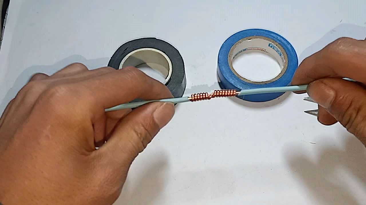 电线防水接头怎么做?老电工教了一招,电线接头丢水里都不漏电