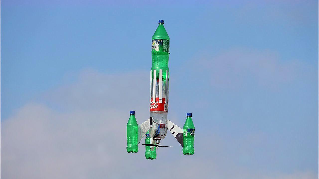 矿泉水瓶做火箭能飞图片
