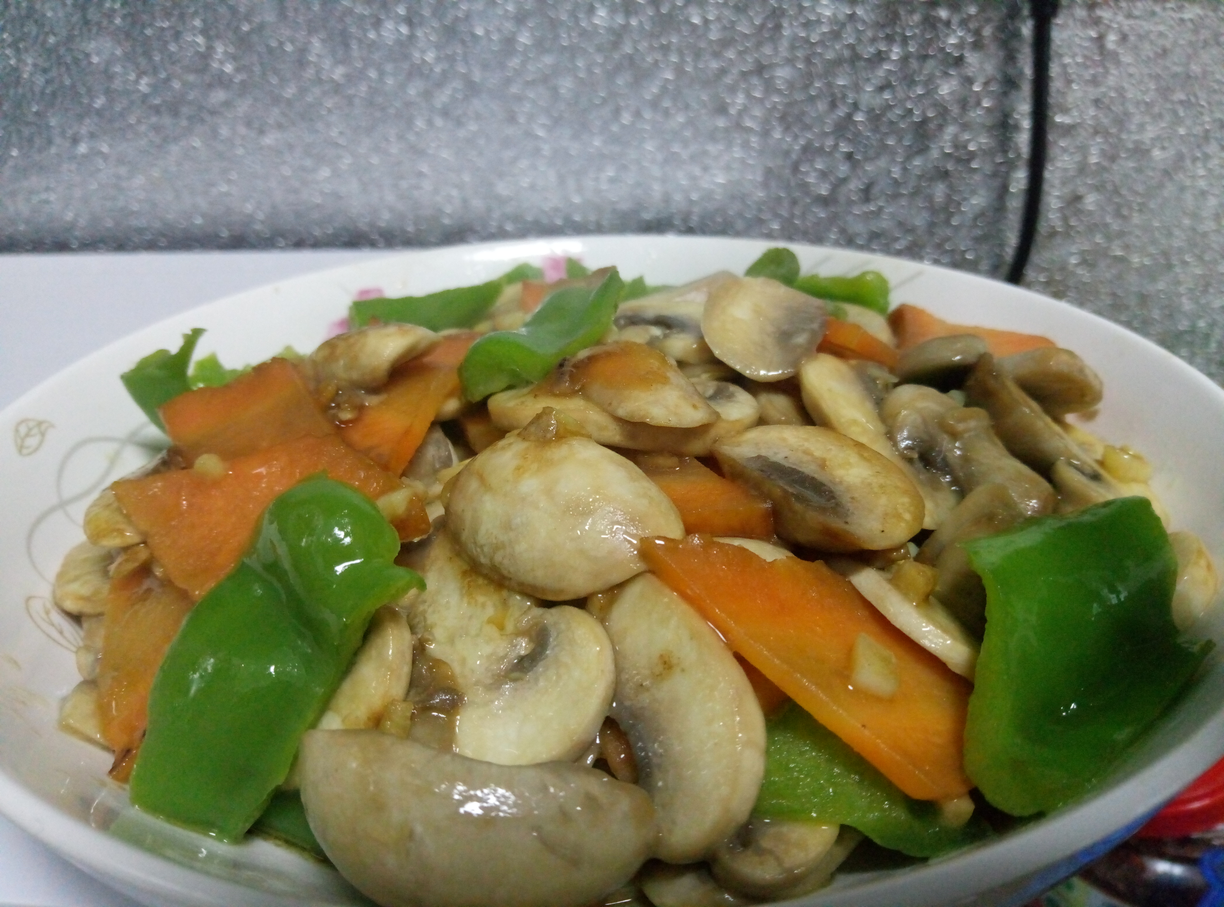 美味青椒炒蘑菇的做法,好吃又简单,喜欢吃蘑菇一定要收藏