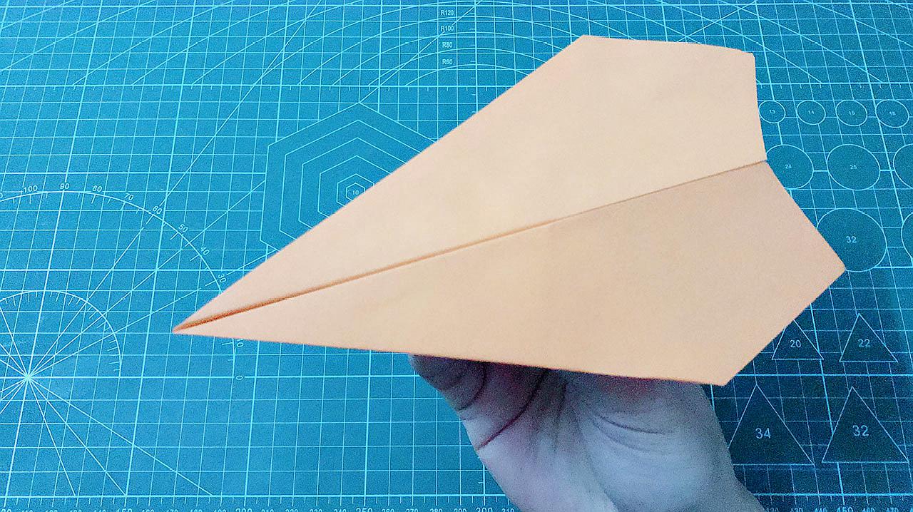 不到80秒折一个纸飞机,哈口气可以飞很远,太简单了