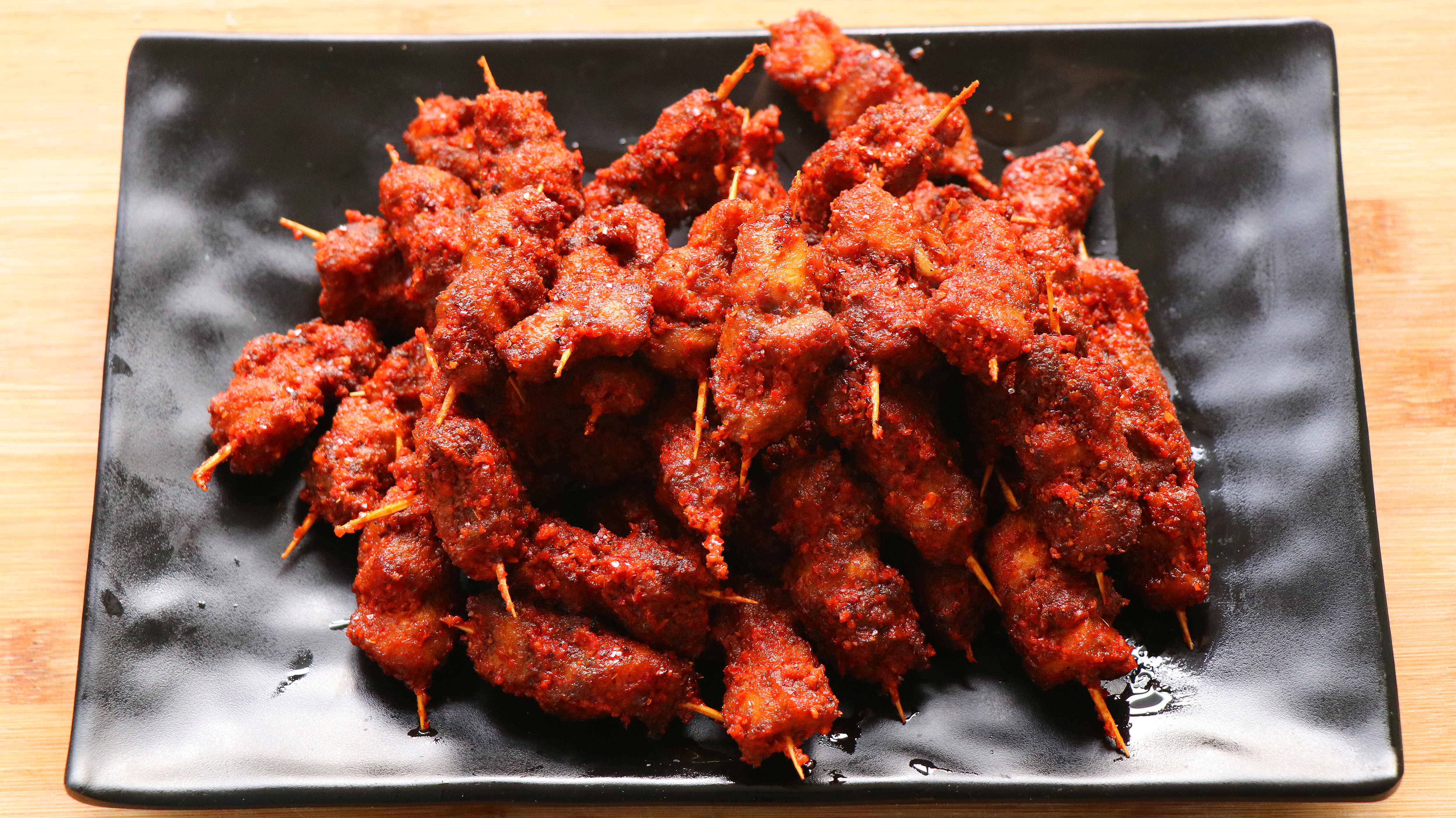 肉串这样做太好吃了,外焦里嫩,香辣过瘾,好吃到停不下来