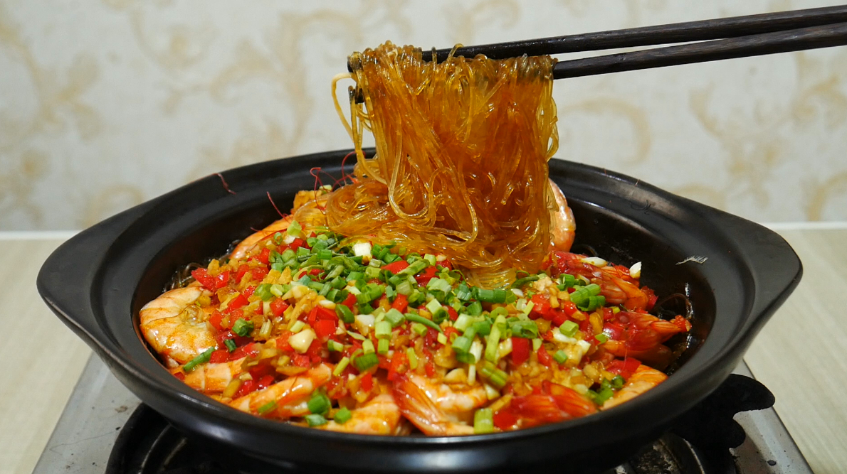 大厨教你粉丝虾煲最好吃做法,鲜香美味,爽滑可口,做一锅不够吃
